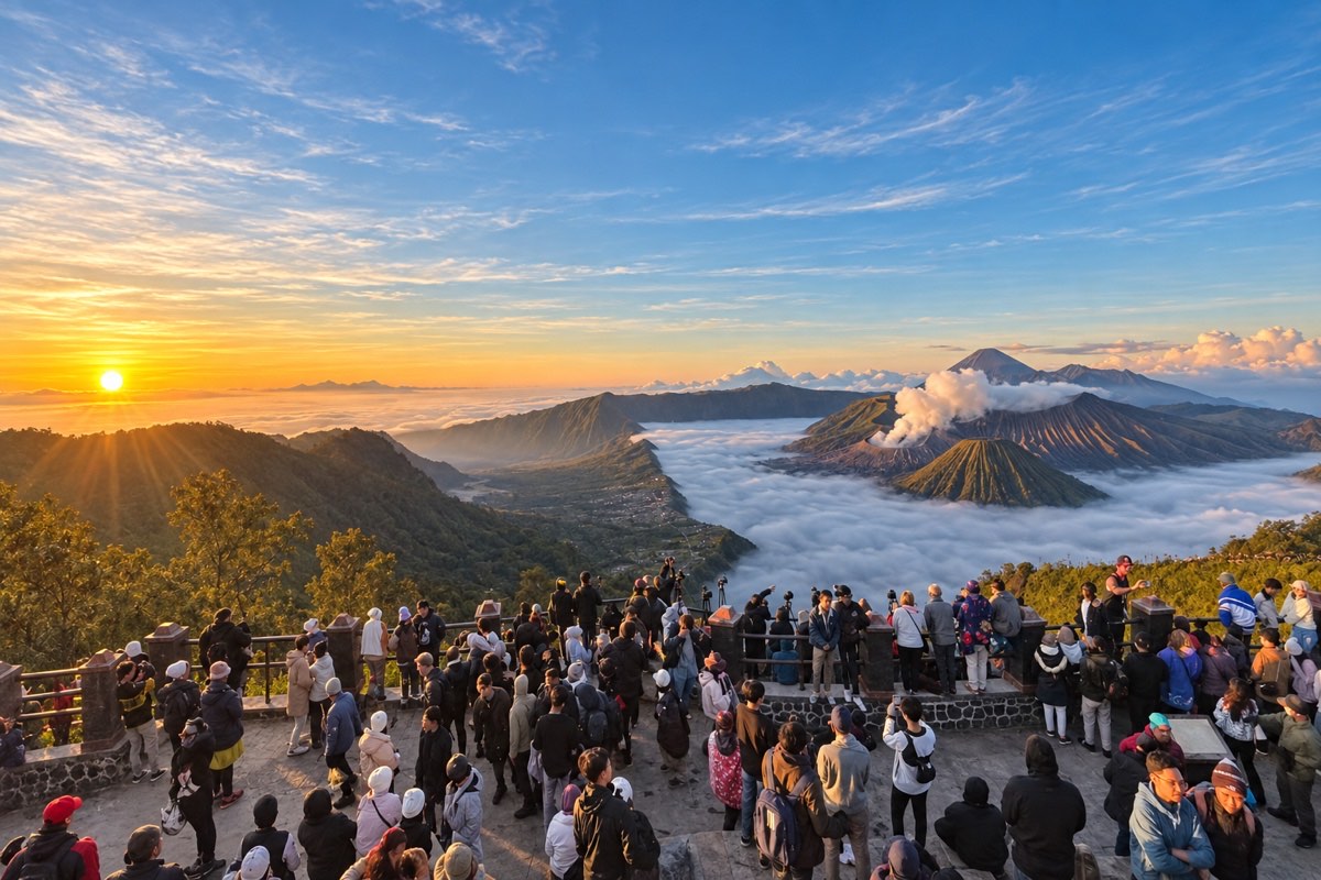Sunrise from Penanjakan overlooking Mount Bromo and the Tengger caldera
